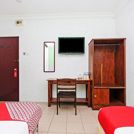 Oyo 850 Gold Star Hotel Chukai Exterior photo