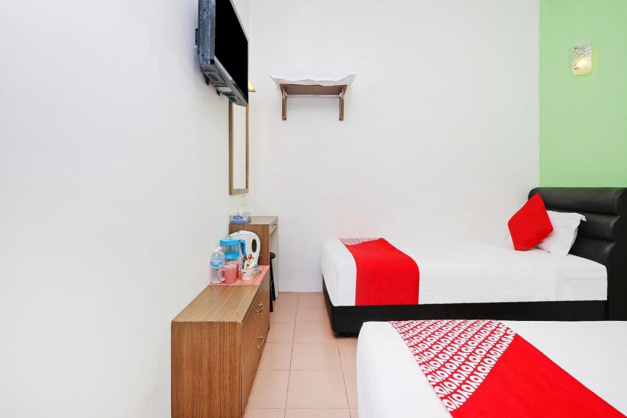 Oyo 850 Gold Star Hotel Chukai Exterior photo