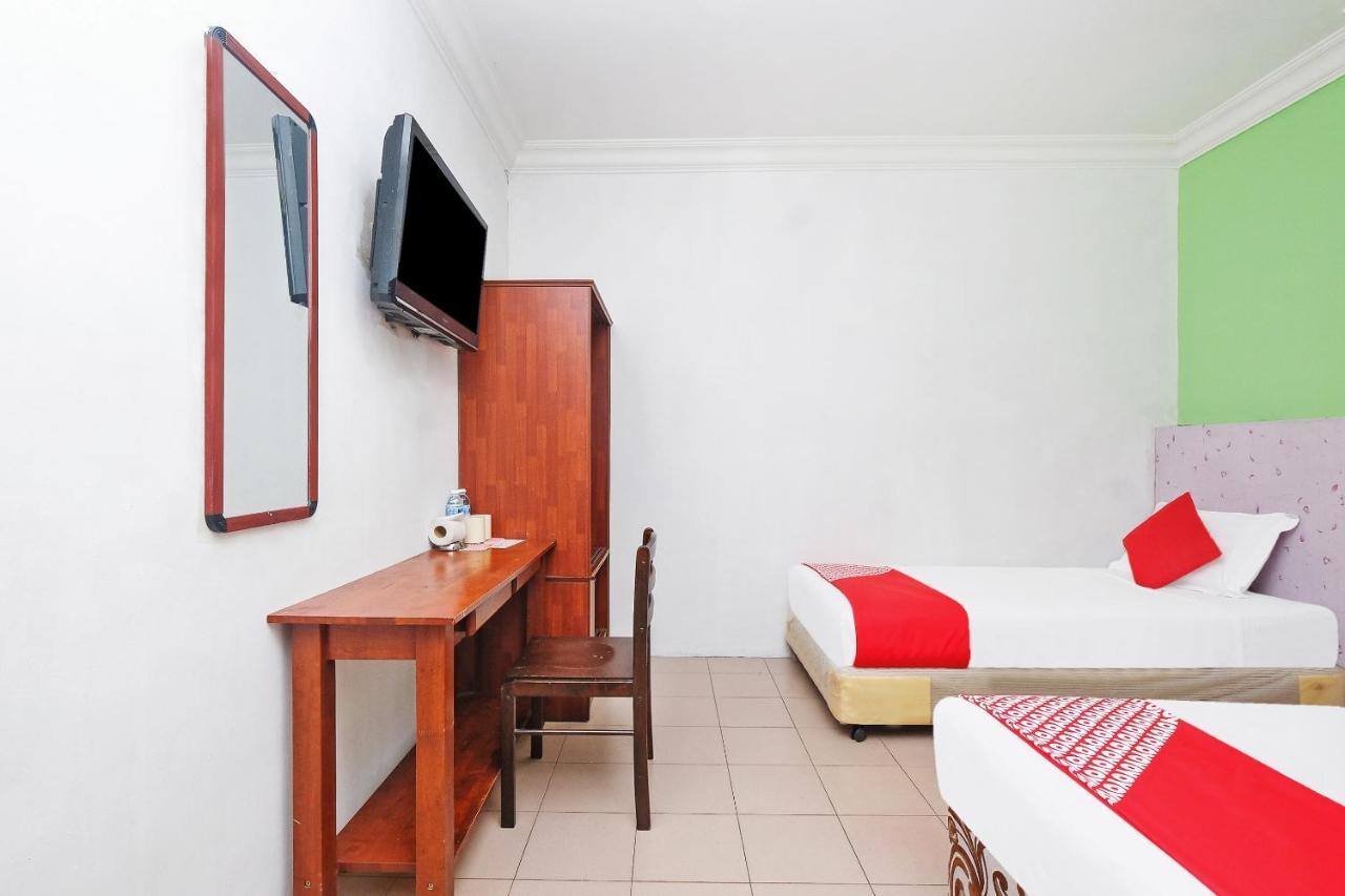 Oyo 850 Gold Star Hotel Chukai Exterior photo